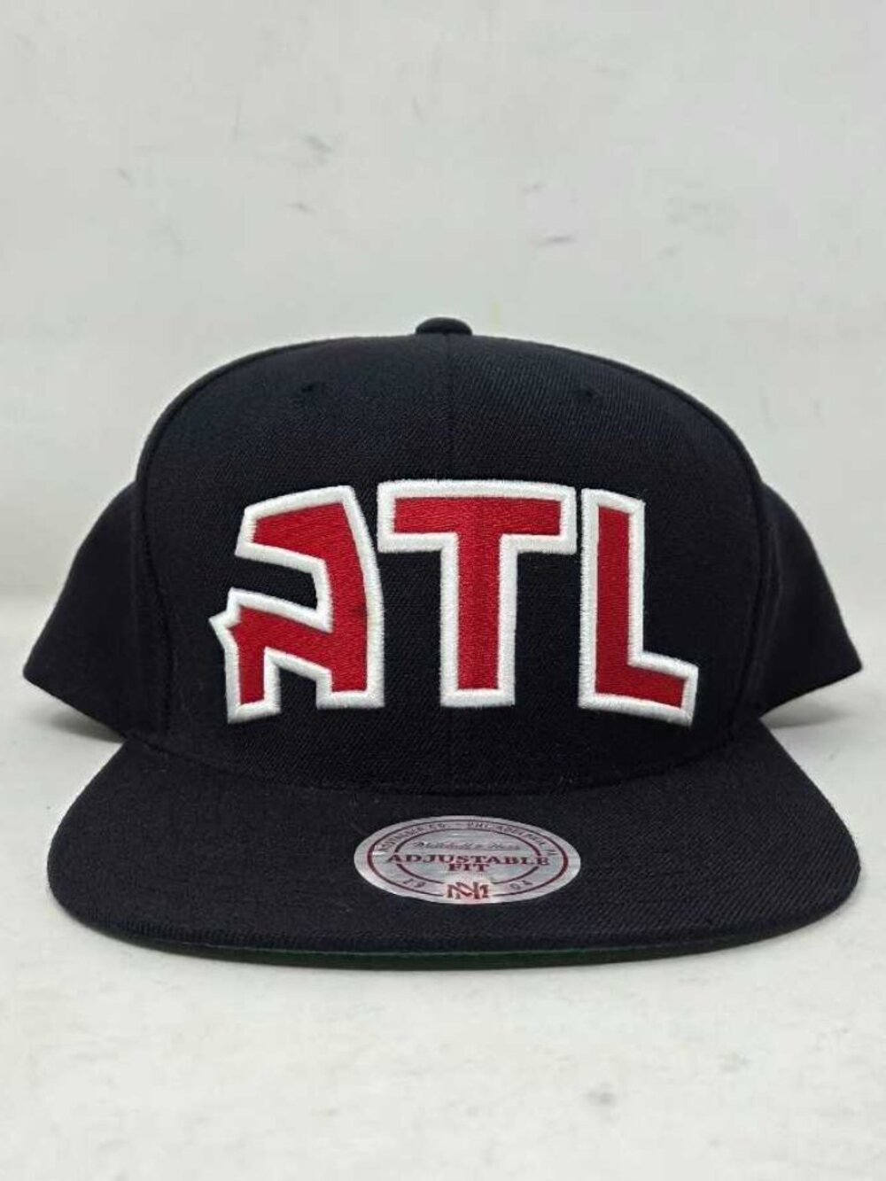 Deadstock new ATL Mitchell & Ness 100% wool Atlanta Hawks snapback hat